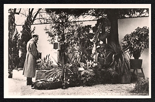 1933-1945 'Adolf Hitler at His Parents' Grave in Leonding', Hitler, Third Reich Nazi Propaganda Postcard